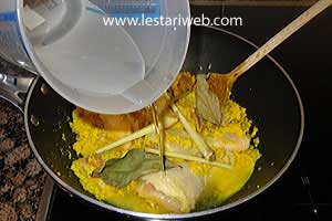 Air Untuk Ayam Lengkuas