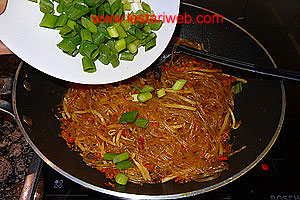 Daun Bawang Untuk Mie Sagu Goreng