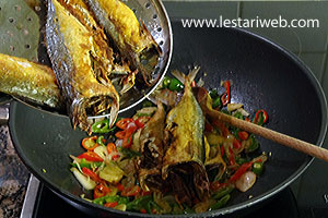 Ikan Asin Peda Ditumis