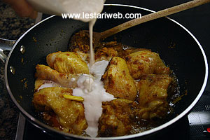 Ayam Bumbu Rujak Dengan Santan