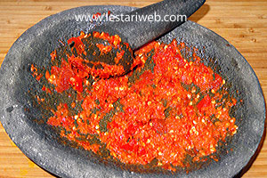 Mengulek Sambal Tempe