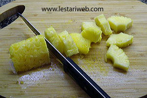 Nanas Dipotong Potong