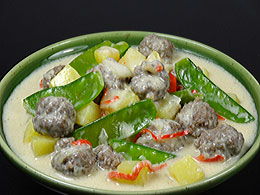 Bola Daging Kuah Santan