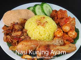 Nasi Kuning Ayam