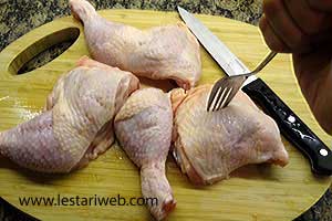 Ayam Ditusuk-tusuk Garpu