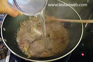 Air Panas Untuk Semur