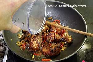 Air Untuk Semur Ayam