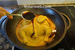 kuah santan ayam bekakak mendidih