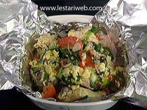 Ayam Isi Dibuluh Bungkus Alufoil