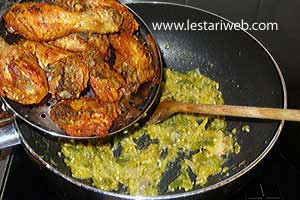 Ayam Goreng Dicampur Bumbu Tumis