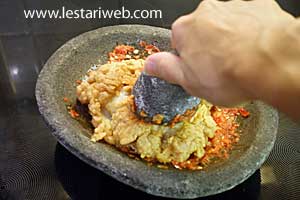 foto ayam goreng digeprek