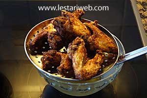Ayam Goreng Ditiriskan