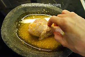 ayam goreng ketumbar dilumuri bumbu