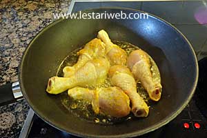 Ayam Goreng ketumbar digoreng