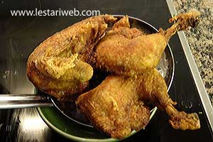 Ayam Kalasan Ditiriskan 