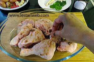 Ayam Paniki Dilumuri Asam