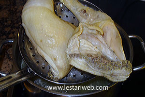 Ayam Rebus Ditiriskan