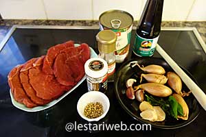 Bahan Daging Iris Manis