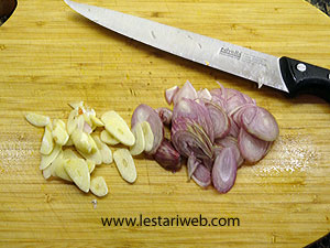 Bawang Merah Putih Diiris