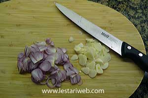 Bawang Merah Putih Iris