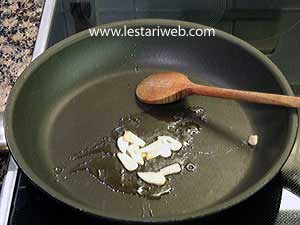 Bawang Putih Ditumis Taoge