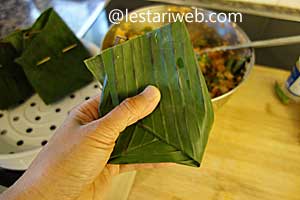 bungkusan tum botok lamtoro