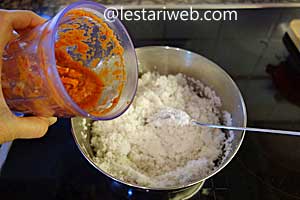 Bumbu botok dicampur kelapa parut