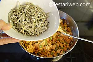 ikan teri untuk membuat botok