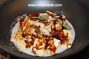 Tempe Dilumuri Bumbu Bacem