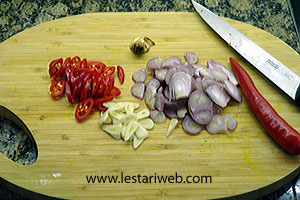 Bumbu Iris Ayam Semur