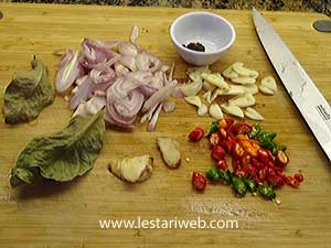 Bumbu Iris Oseng Sawi