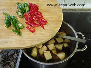 Cabe Untuk Pindang Keluak