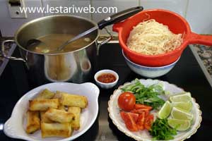 Cooking Soto Mi step 12