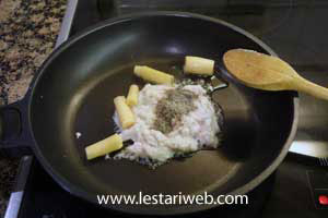 Cooking Soto Mi step 5 