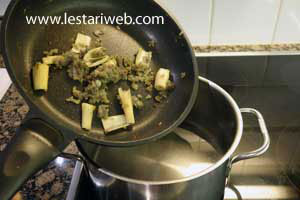 Cooking Soto Mi step 7