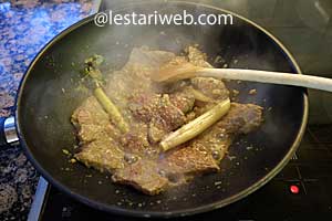  Masak Daging Iris Manis Step 8