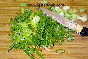 Daun Bawang Mi Sop Medan