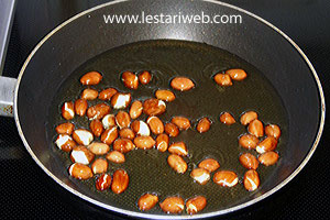 Kacang Goreng Sambal Petis