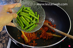 Kacang Panjang Dimasukkan