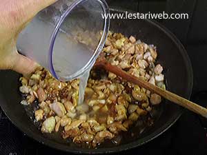 Kaldu Untuk Mie Kailan