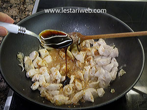 Kecap Manis Dimasukkan