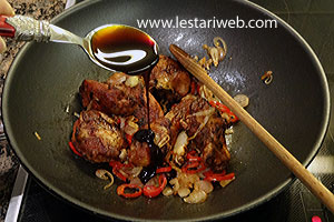 Kecap Untuk Semur Ayam