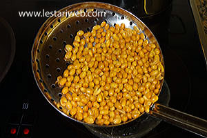 KedelaiGorengDitiriskan