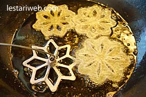 Kembang Goyang Step 10