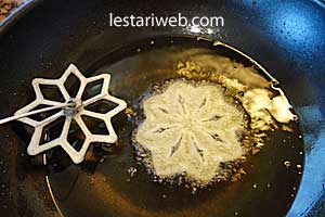 Kembang Goyang Step 9