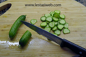 Ketimun Diiris Tipis