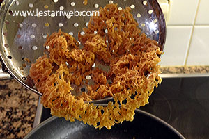 Kremes Bersarang Ayam Kalasan 