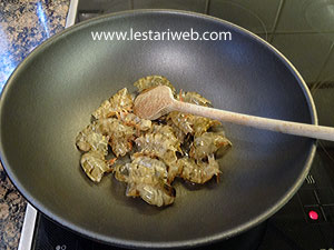Kulit Udang Disangrai