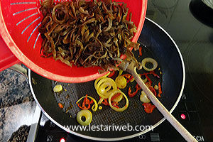 Masukin Jamur Kuping