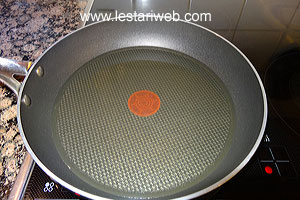 Memanaskan Minyak Goreng